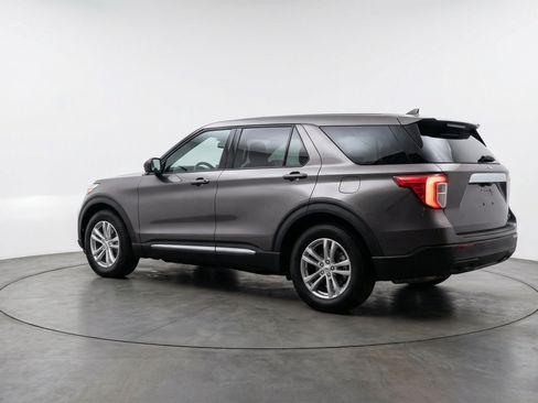 Used 2024 Ford Explorer XLT w/ Equipment Group 202A AWD/4WD image 6