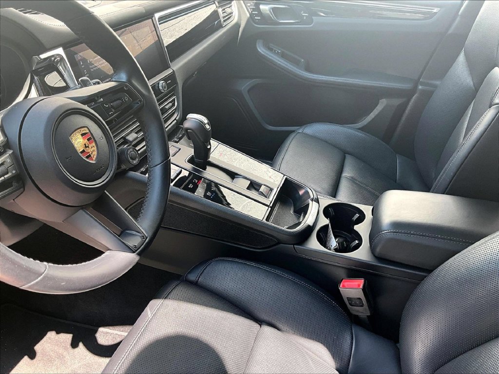 Certified 2023 Porsche Macan Turbo AWD/4WD image 20