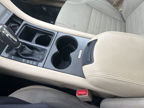 Used 2019 Ford Taurus SE image 28