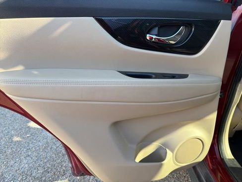 Used 2018 Nissan Rogue SL w/ Premium Package image 9