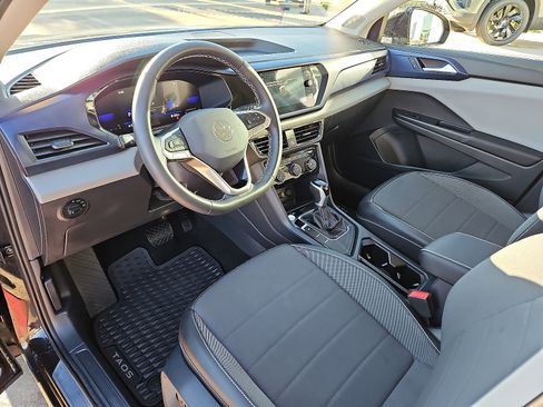 Certified 2023 Volkswagen Taos SE w/ Black Wheel Package image 11