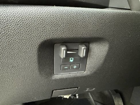 Used 2008 GMC Sierra 2500 SLE w/ Z71 Off-Road Package image 30