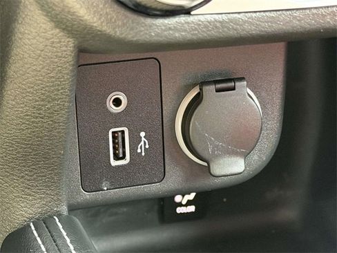 Used 2020 Nissan Kicks SR w/ Exterior Package image 23