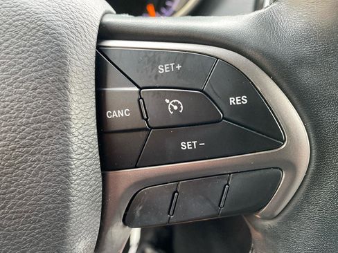 Used 2021 Jeep Grand Cherokee Laredo X AWD/4WD image 11