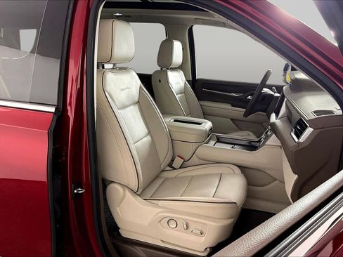 Used 2023 GMC Yukon XL Denali AWD/4WD image 9