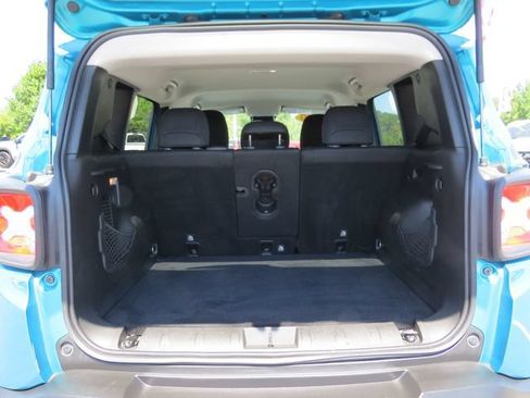 Used 2020 Jeep Renegade Latitude w/ Popular Equipment Group FWD image 11