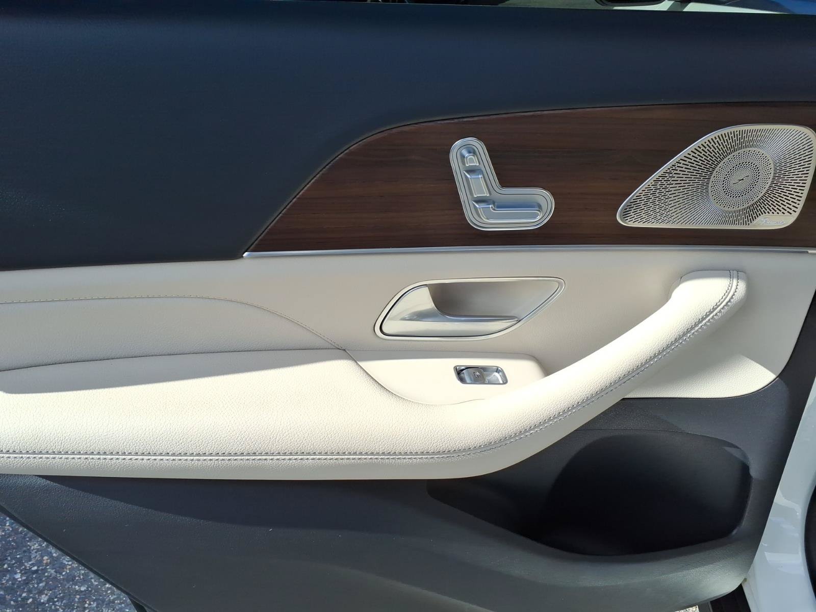 Used 2025 Mercedes-Benz GLS 450 4MATIC image 15