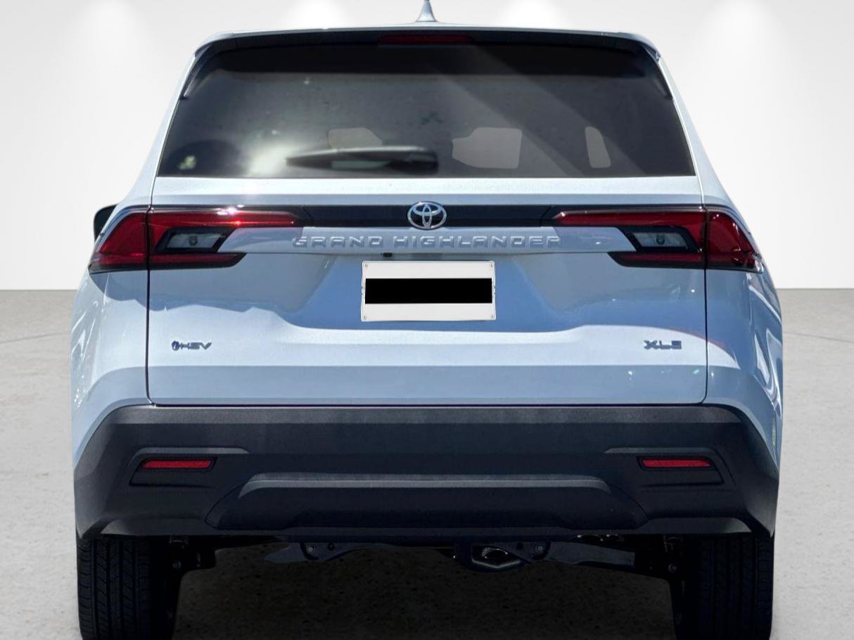 New 2026 Toyota Grand Highlander XLE FWD image 4