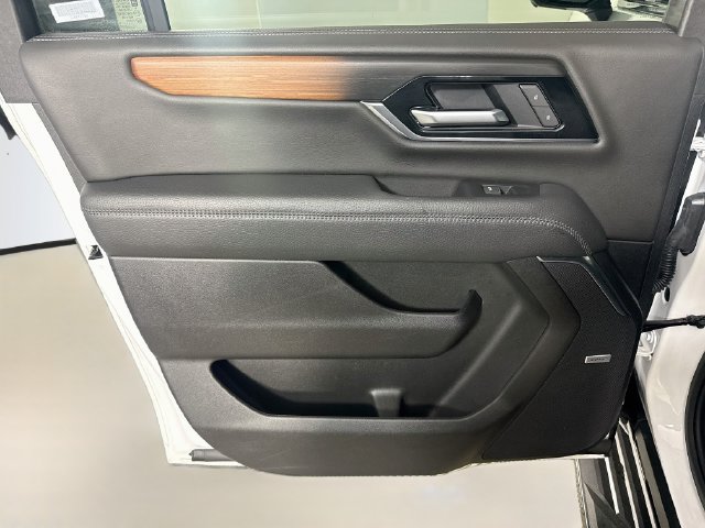 Used 2025 GMC Yukon XL Denali RWD image 25