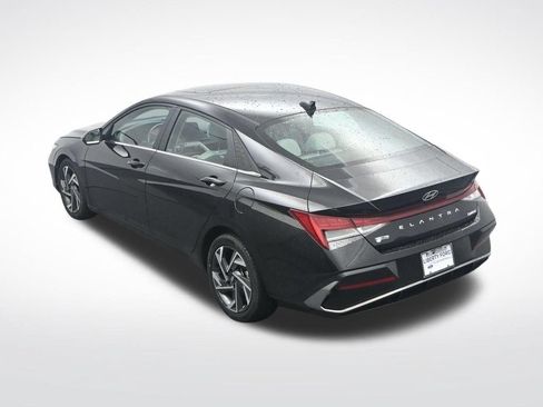 Used 2025 Hyundai Elantra Limited FWD image 35