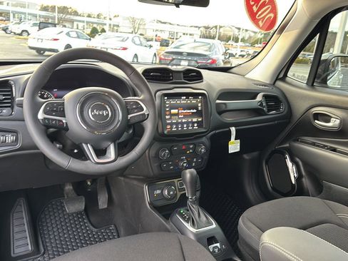Used 2023 Jeep Renegade Altitude image 16