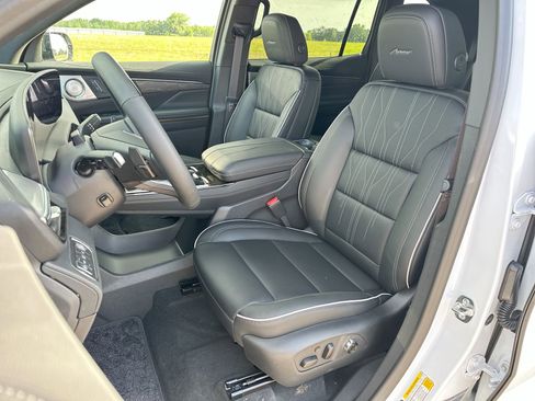 New 2026 Buick Enclave Avenir w/ Super Cruise Package FWD image 11