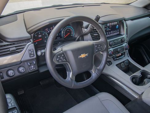 Used 2017 Chevrolet Suburban LT image 14