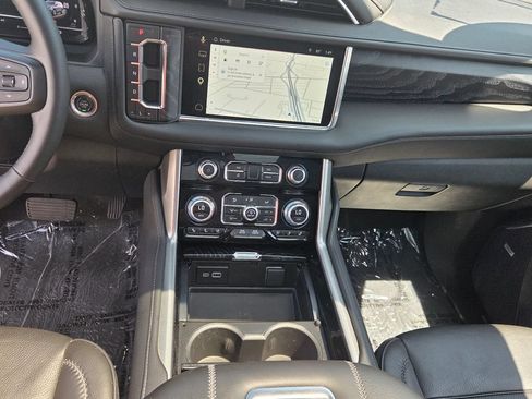 Used 2023 GMC Yukon XL Denali AWD/4WD image 21