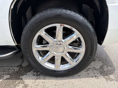 Used 2009 GMC Yukon Denali RWD image 31
