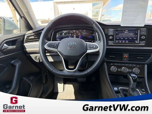 Certified 2023 Volkswagen Jetta SE image 14