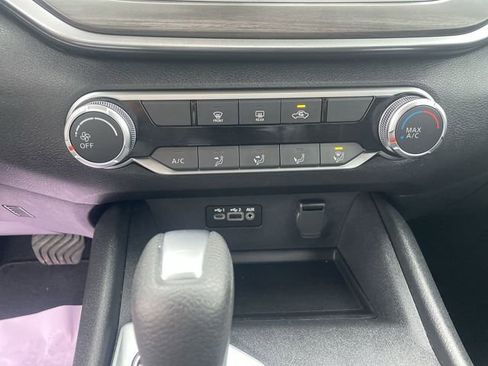Used 2025 Nissan Altima 2.5 SV FWD image 25