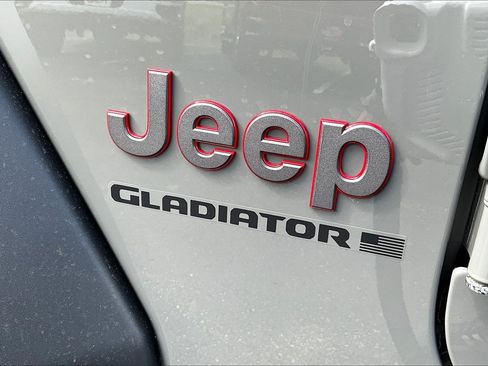 Used 2023 Jeep Gladiator Rubicon w/ Cold Weather Group AWD/4WD image 25