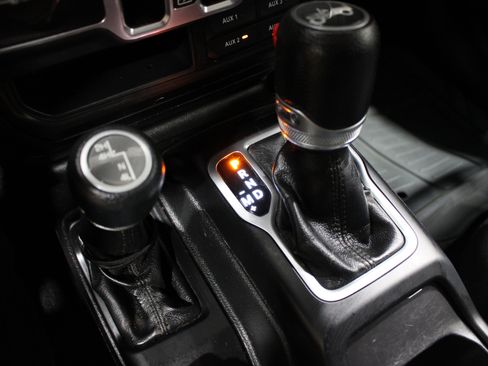 Used 2018 Jeep Wrangler Unlimited Sport S AWD/4WD image 18