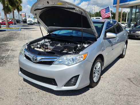 Used 2013 Toyota Camry LE image 19