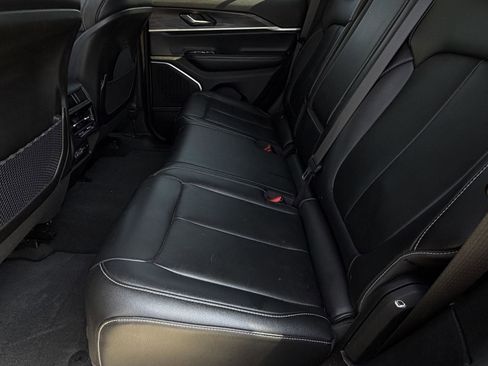 Used 2022 Jeep Grand Cherokee Limited image 9