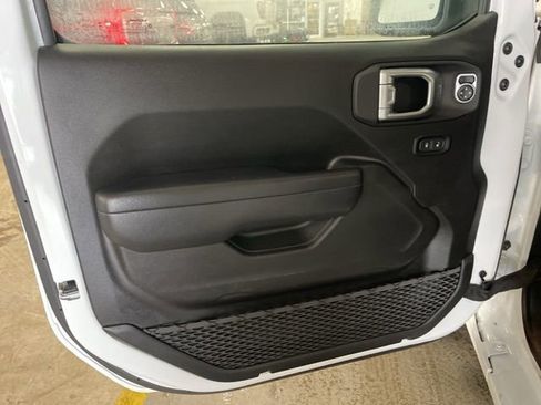 Used 2025 Jeep Wrangler Sport S image 11