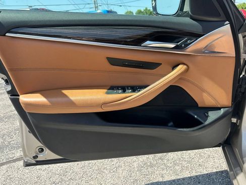 Used 2017 BMW 530i RWD image 12
