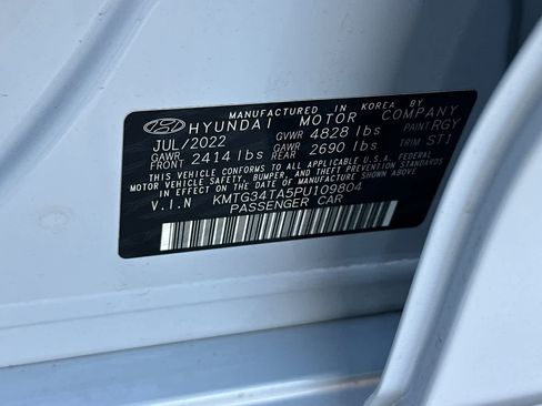 Used 2023 Genesis G70 2.0T w/ Sport Prestige Package image 34