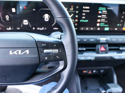 Used 2025 Kia K4 EX FWD image 18