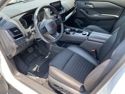Used 2025 Nissan Rogue SV AWD/4WD image 10