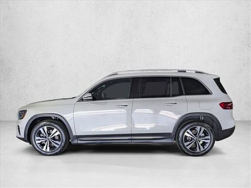 Used 2025 Mercedes-Benz GLB 250 image 8