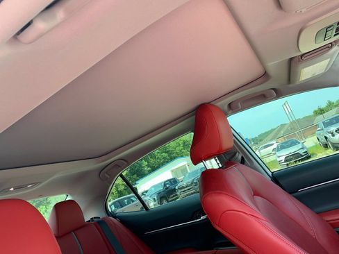 Used 2019 Toyota Camry XSE FWD image 18