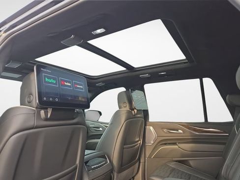 Certified 2024 Cadillac Escalade Sport Platinum w/ LPO, ONYX Package AWD/4WD image 14
