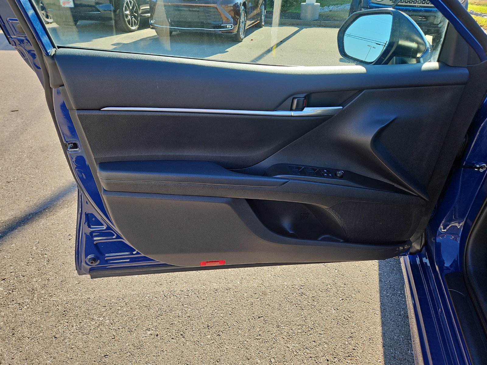 Used 2024 Toyota Camry SE w/ Cold Weather Package FWD image 18