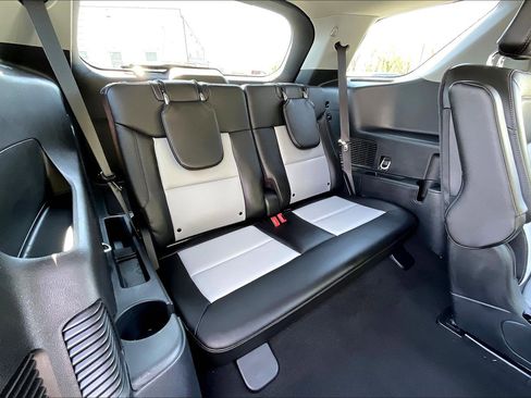 Used 2024 Ford Explorer XLT w/ Equipment Group 202A image 27