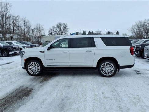 Used 2024 GMC Yukon XL SLT w/ SLT Premium Package image 7