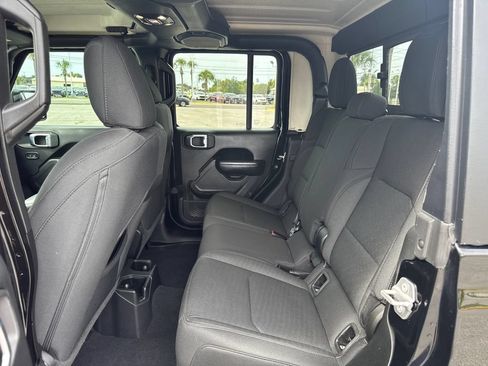 Used 2022 Jeep Gladiator Sport AWD/4WD image 15