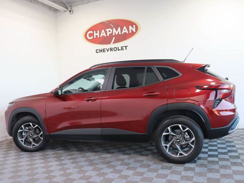 Used 2024 Chevrolet Trax LT w/ Driver Confidence Package FWD image 3