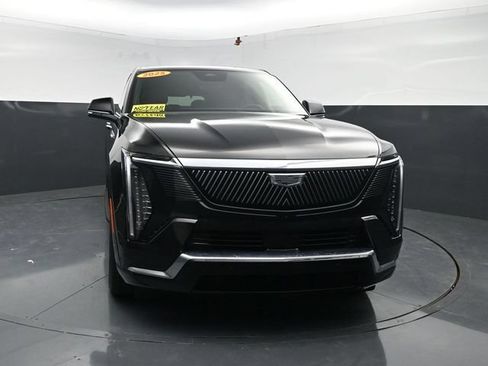 Used 2025 Cadillac Escalade IQ Luxury 2 w/ LPO, Premium Carpet Package AWD/4WD image 2