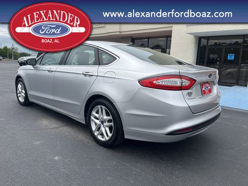 Used 2013 Ford Fusion SE FWD image 2