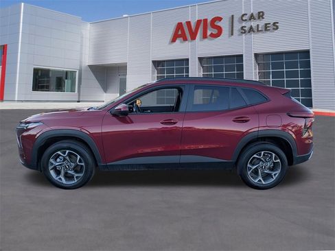 Used 2025 Chevrolet Trax LT w/ LT Convenience Package image 10