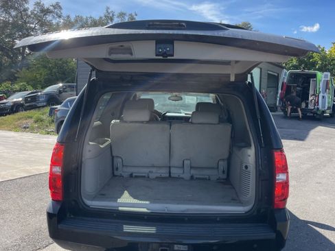 Used 2010 Chevrolet Suburban LT image 15
