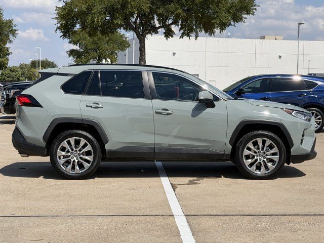 Used 2021 Toyota RAV4 XLE Premium FWD image 3