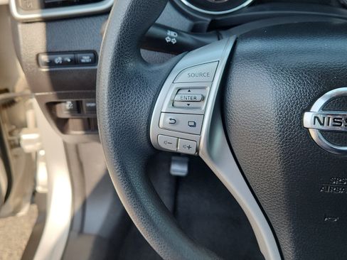 Used 2014 Nissan Rogue SV AWD/4WD image 16