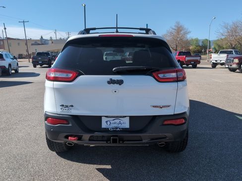 Used 2017 Jeep Cherokee Trailhawk AWD/4WD image 7