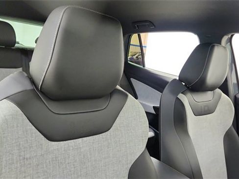 Used 2025 Volkswagen ID.4 Pro image 22