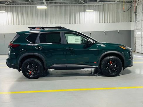 New 2026 Nissan Rogue SV AWD/4WD image 17