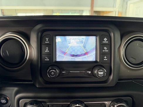 Used 2018 Jeep Wrangler Unlimited Sport S AWD/4WD image 23