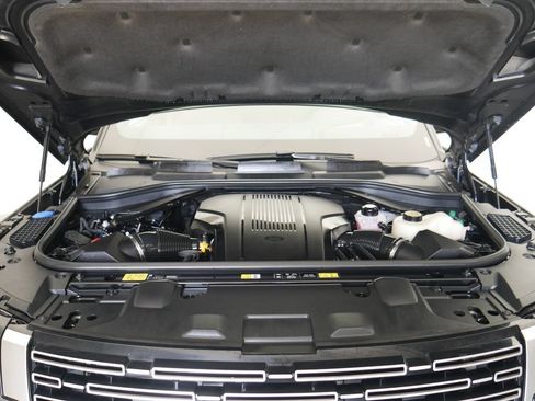 Used 2025 Land Rover Range Rover Autobiography AWD/4WD image 13