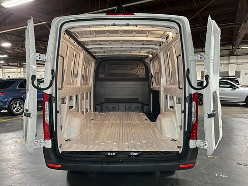 Used 2025 Mercedes-Benz Sprinter 2500 image 16